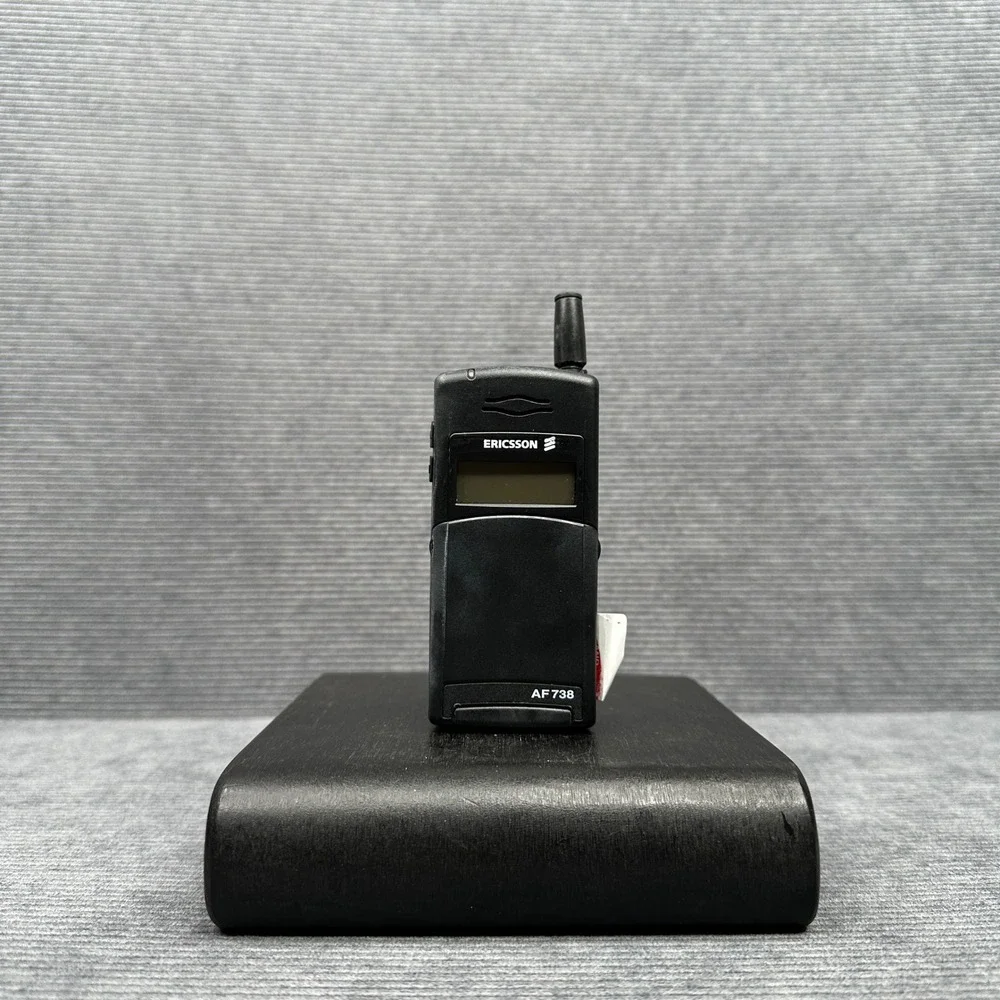 Ericsson AF 738 Vintage Cellular Phone AMPS System Flip Mouthpiece with Box